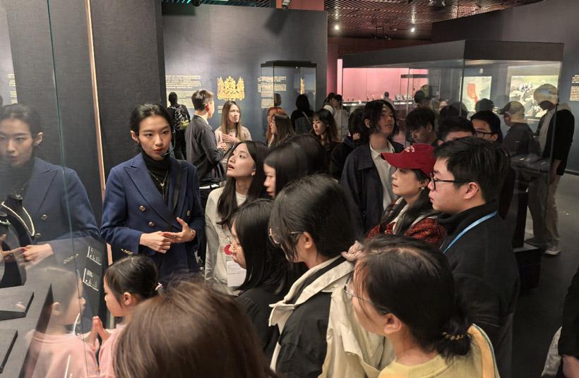 北疆文化神州行 | “融合之路”深圳站：展览反响热烈 展期延长半个月